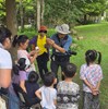 小朋友認真聽專家解說