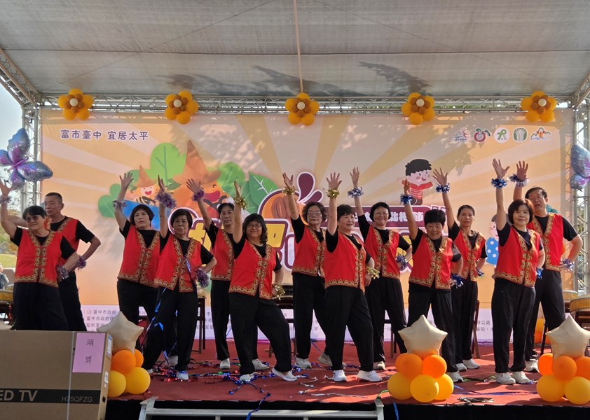 太鼓表演熱鬧開場