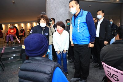 為65歲以上長者打第三劑  盧市長視察快打站秩序良好